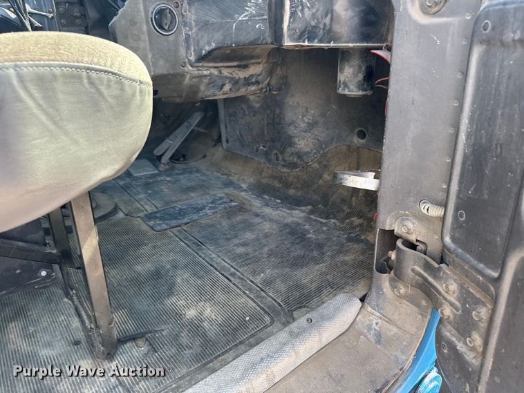 image for item ER2385 1997 Mack ready mix truck