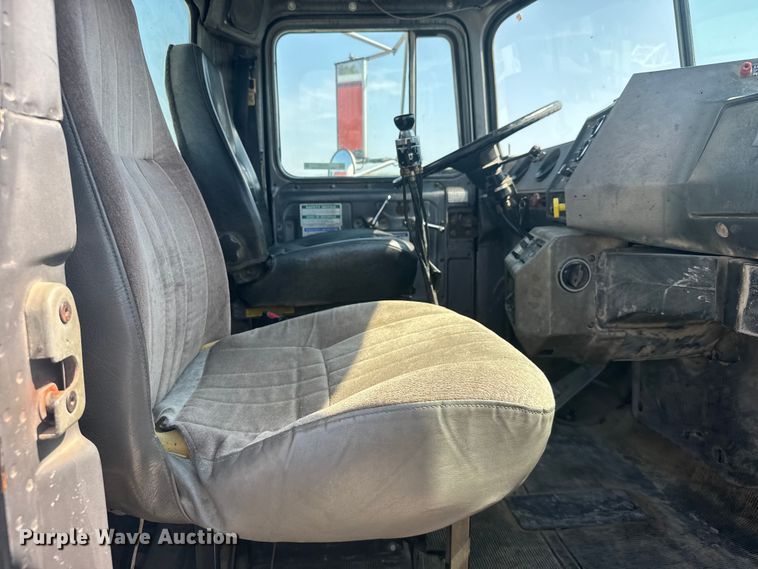 image for item ER2385 1997 Mack ready mix truck