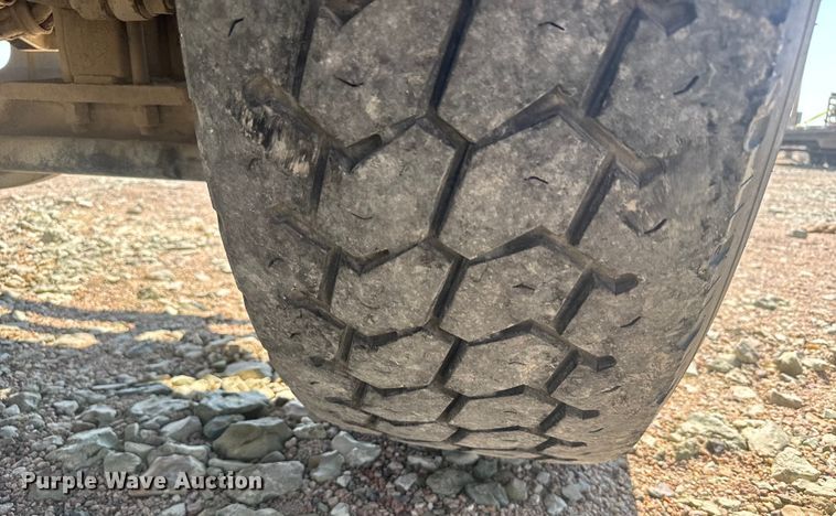 image for item ER2385 1997 Mack ready mix truck