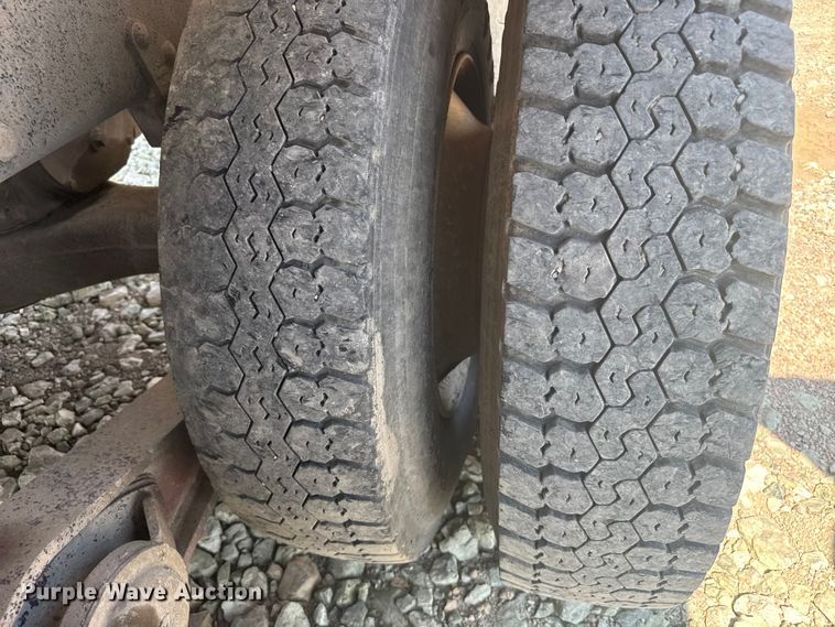 image for item ER2385 1997 Mack ready mix truck