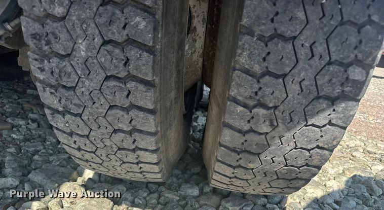 image for item ER2385 1997 Mack ready mix truck