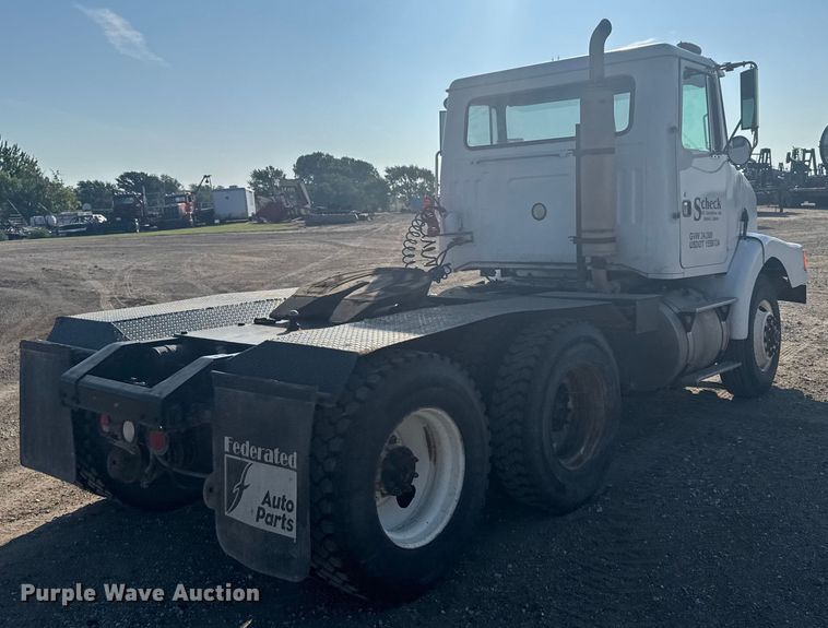 image for item ER2398 1990 Volvo GM WG64T semi truck