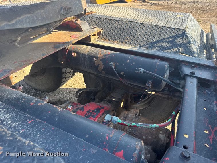 image for item ER2398 1990 Volvo GM WG64T semi truck