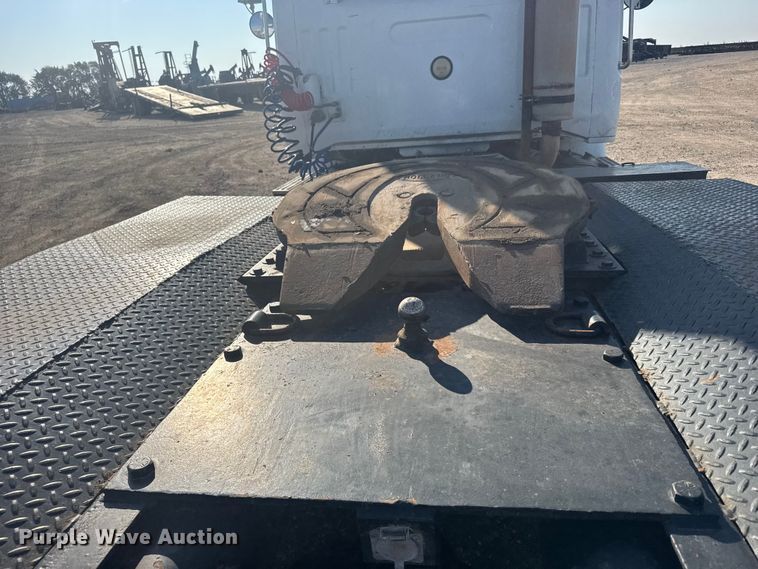 image for item ER2398 1990 Volvo GM WG64T semi truck