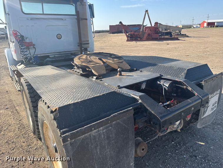 image for item ER2398 1990 Volvo GM WG64T semi truck