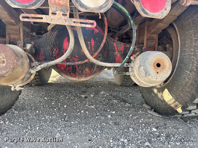 image for item ER2398 1990 Volvo GM WG64T semi truck