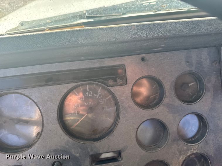 image for item ER2398 1990 Volvo GM WG64T semi truck