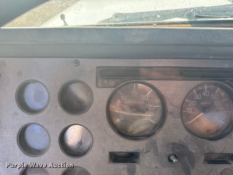 image for item ER2398 1990 Volvo GM WG64T semi truck