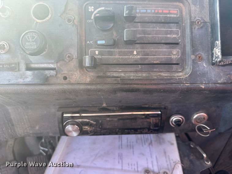 image for item ER2398 1990 Volvo GM WG64T semi truck