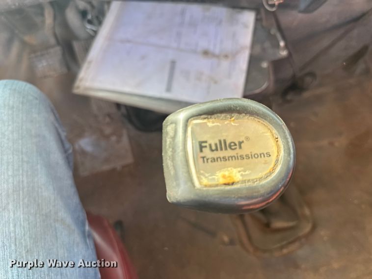 image for item ER2398 1990 Volvo GM WG64T semi truck