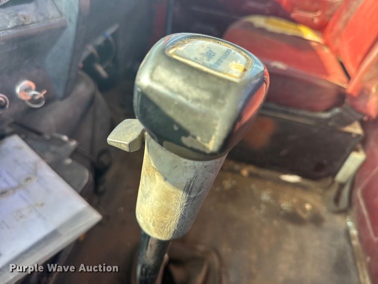 image for item ER2398 1990 Volvo GM WG64T semi truck