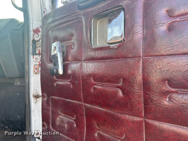 image for item ER2398 1990 Volvo GM WG64T semi truck