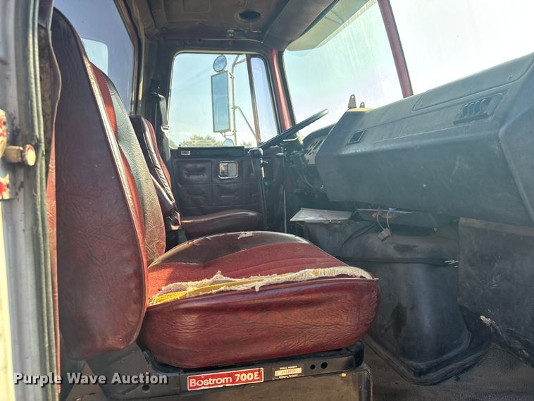 image for item ER2398 1990 Volvo GM WG64T semi truck