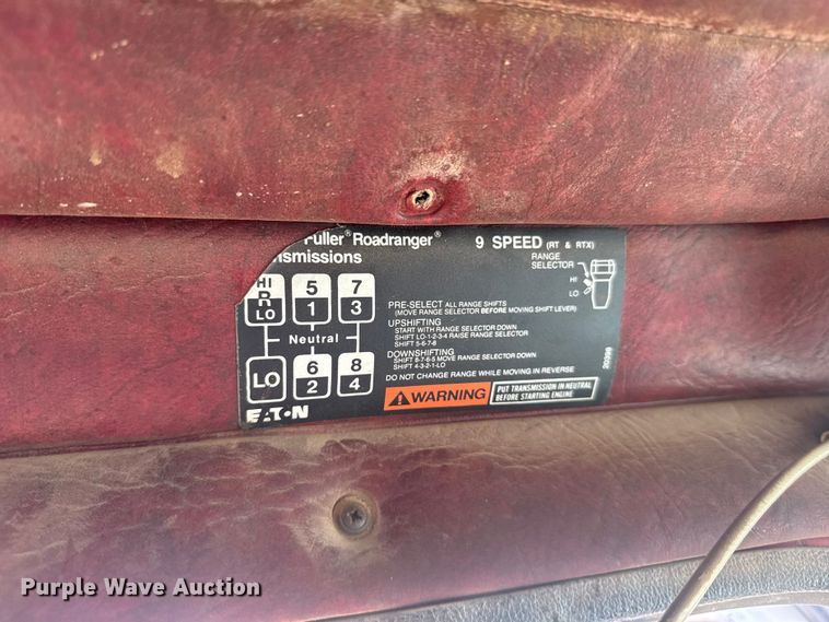 image for item ER2398 1990 Volvo GM WG64T semi truck