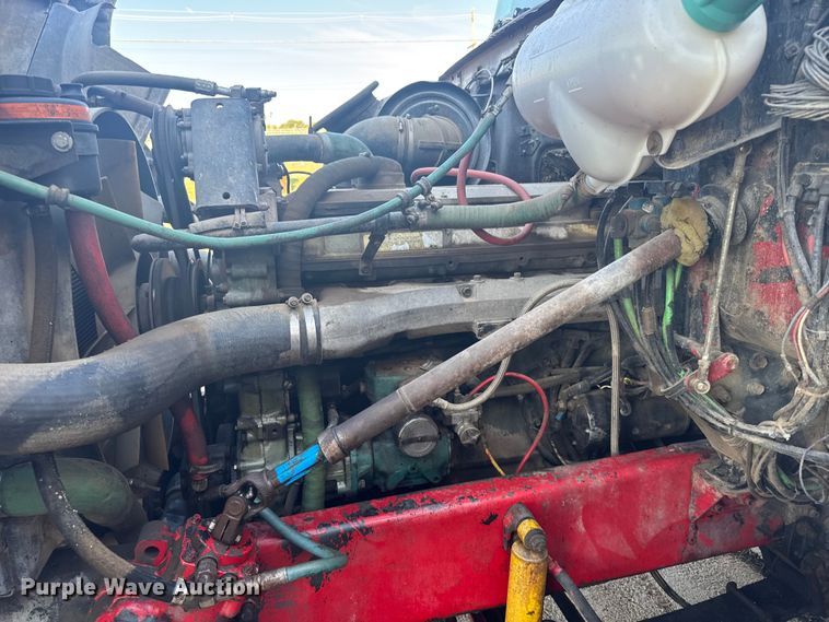 image for item ER2398 1990 Volvo GM WG64T semi truck