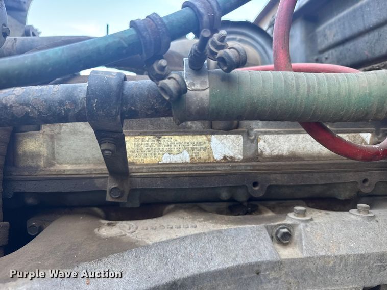 image for item ER2398 1990 Volvo GM WG64T semi truck