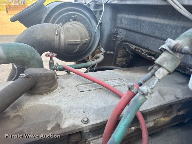 image for item ER2398 1990 Volvo GM WG64T semi truck