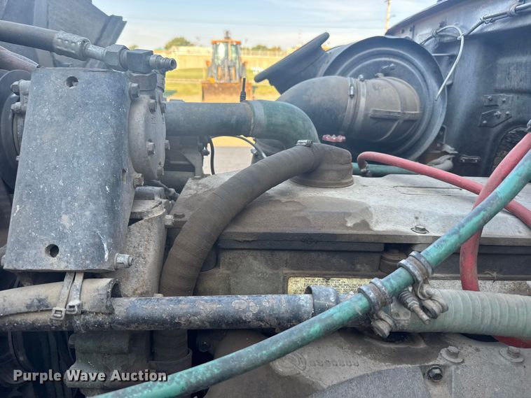 image for item ER2398 1990 Volvo GM WG64T semi truck