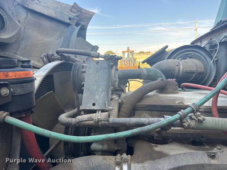 image for item ER2398 1990 Volvo GM WG64T semi truck