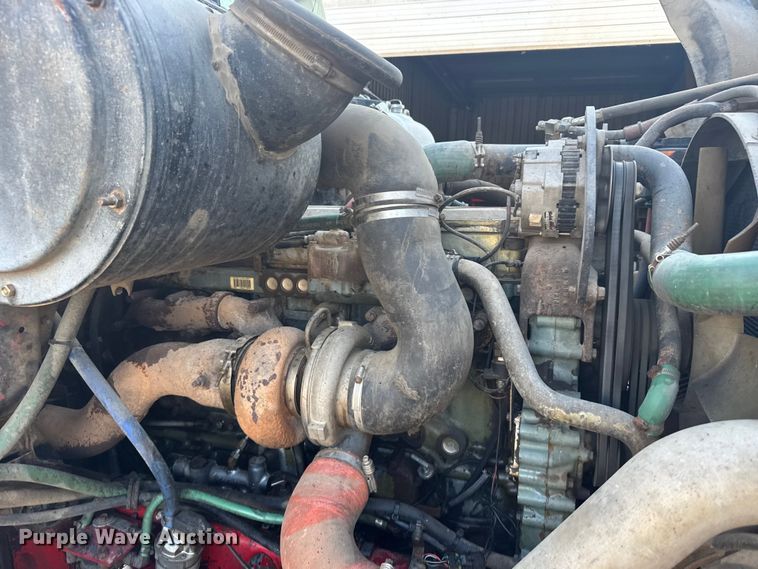 image for item ER2398 1990 Volvo GM WG64T semi truck