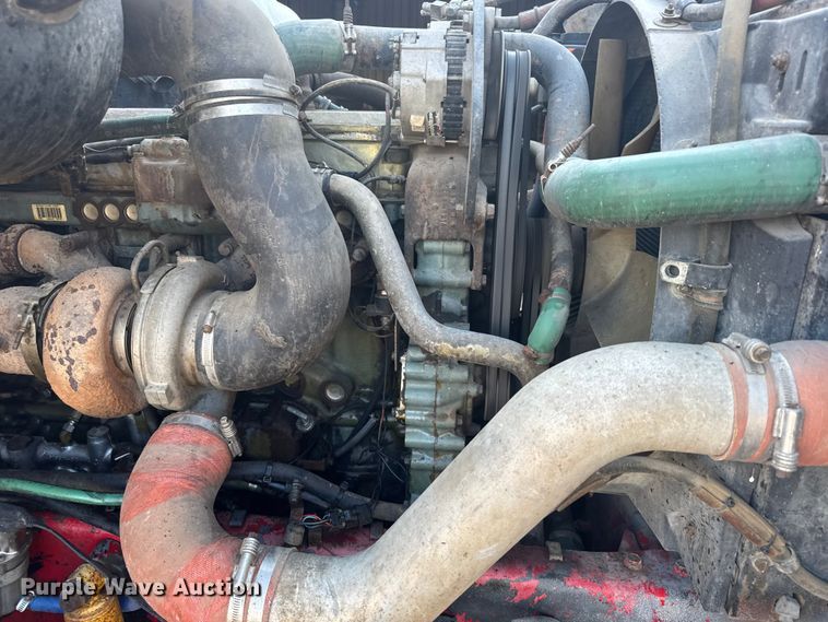 image for item ER2398 1990 Volvo GM WG64T semi truck