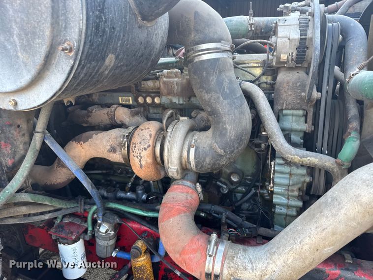 image for item ER2398 1990 Volvo GM WG64T semi truck