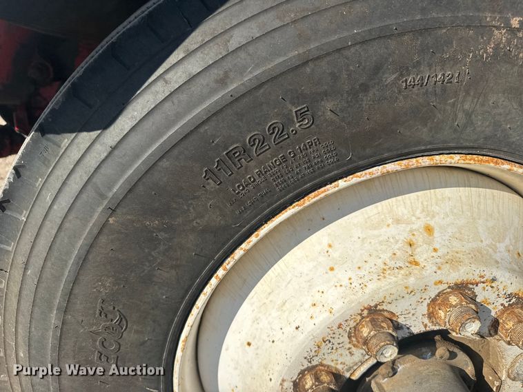 image for item ER2398 1990 Volvo GM WG64T semi truck