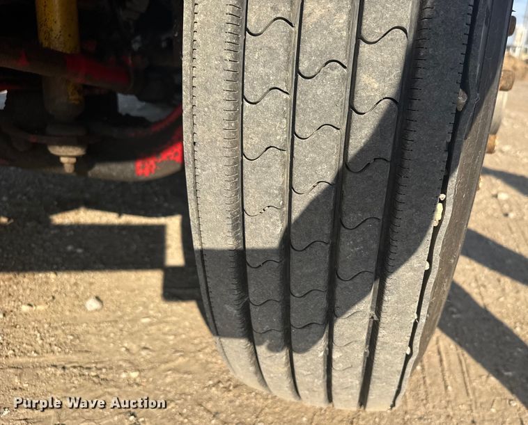 image for item ER2398 1990 Volvo GM WG64T semi truck