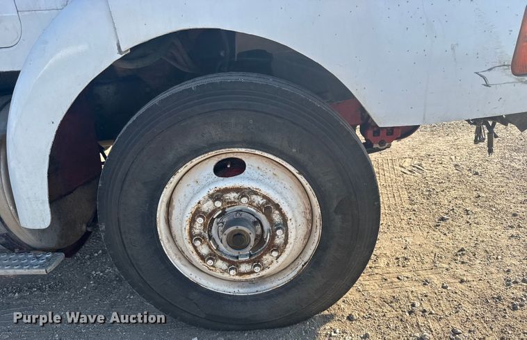 image for item ER2398 1990 Volvo GM WG64T semi truck