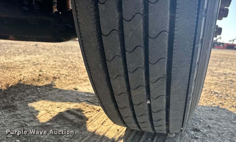 image for item ER2398 1990 Volvo GM WG64T semi truck