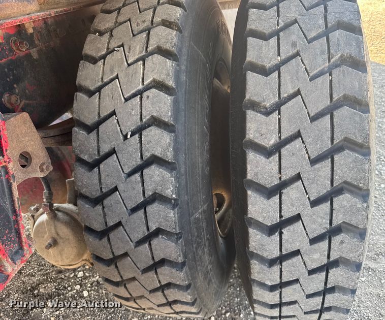 image for item ER2398 1990 Volvo GM WG64T semi truck