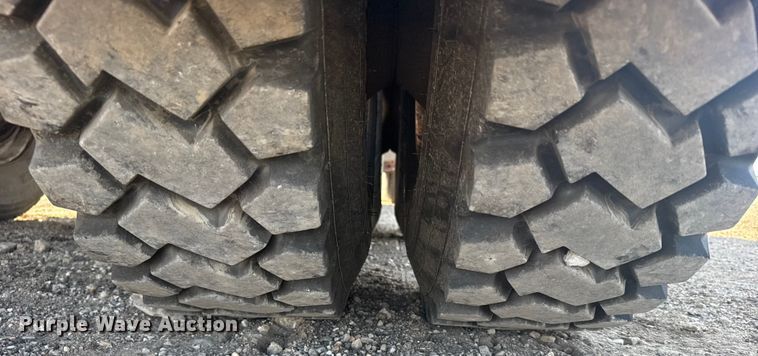 image for item ER2398 1990 Volvo GM WG64T semi truck