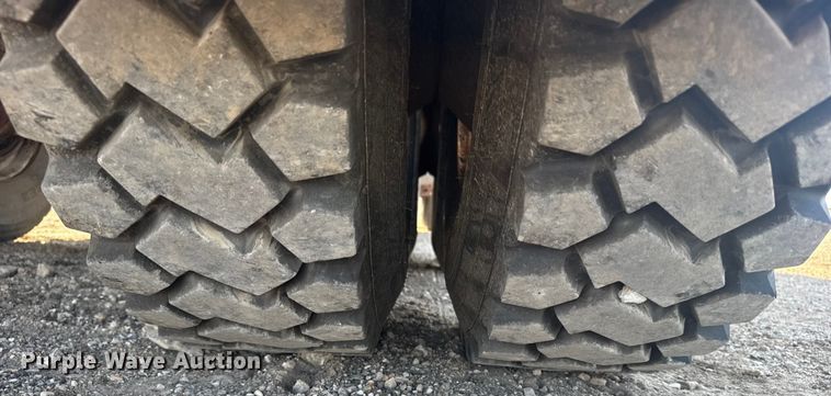 image for item ER2398 1990 Volvo GM WG64T semi truck