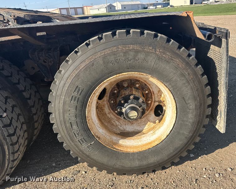 image for item ER2398 1990 Volvo GM WG64T semi truck