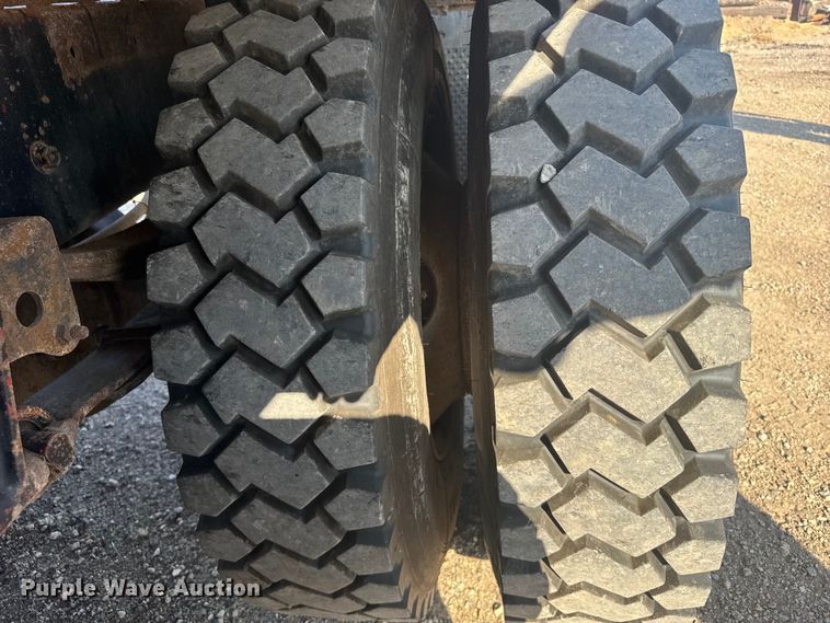 image for item ER2398 1990 Volvo GM WG64T semi truck