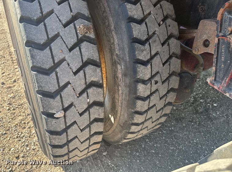 image for item ER2398 1990 Volvo GM WG64T semi truck