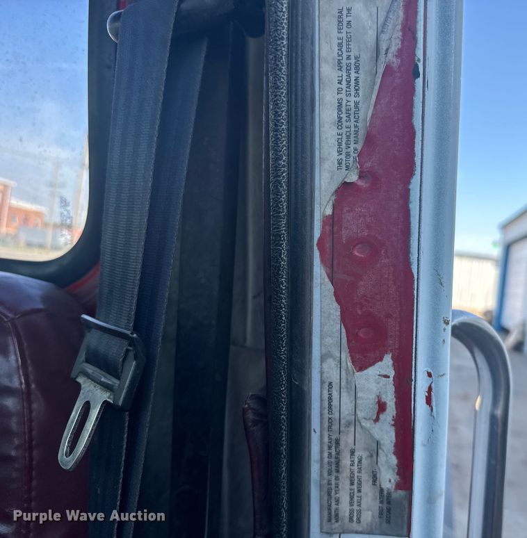 image for item ER2398 1990 Volvo GM WG64T semi truck