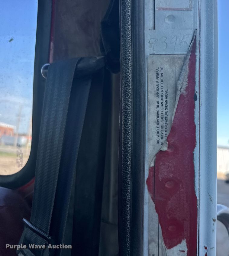 image for item ER2398 1990 Volvo GM WG64T semi truck