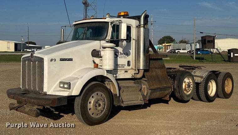 image for item ER2400 2006 Kenworth T800B winch truck