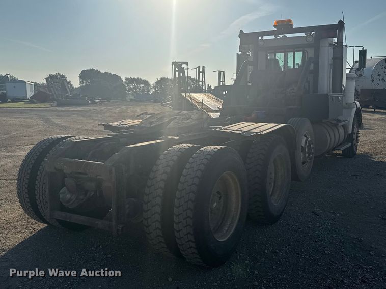 image for item ER2400 2006 Kenworth T800B winch truck