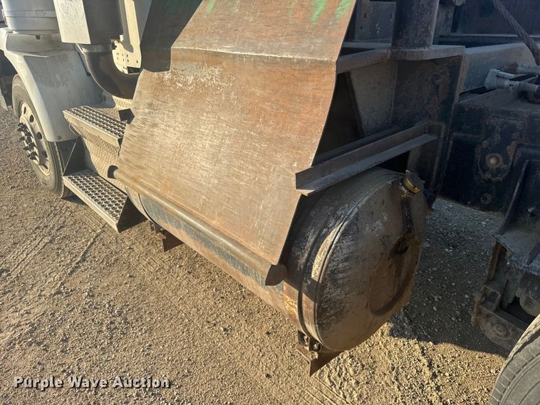 image for item ER2400 2006 Kenworth T800B winch truck