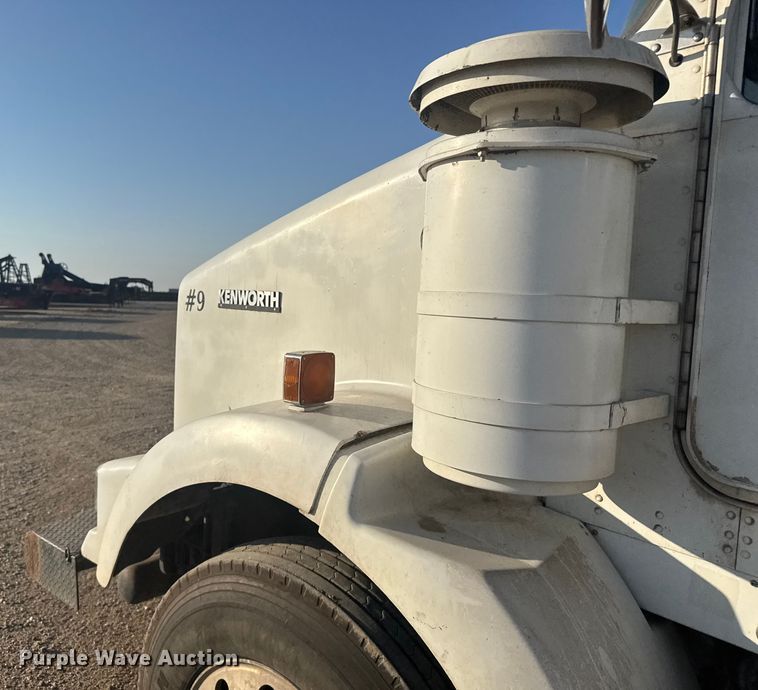 image for item ER2400 2006 Kenworth T800B winch truck