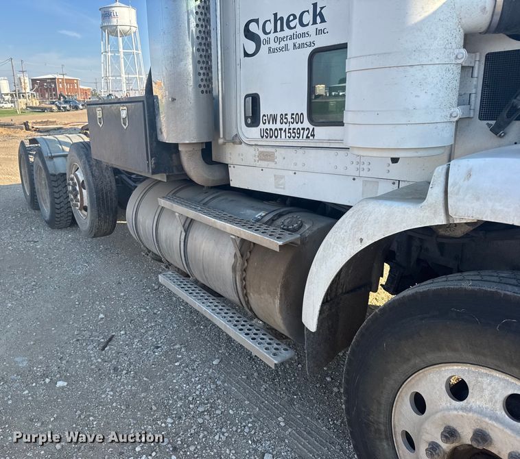 image for item ER2400 2006 Kenworth T800B winch truck