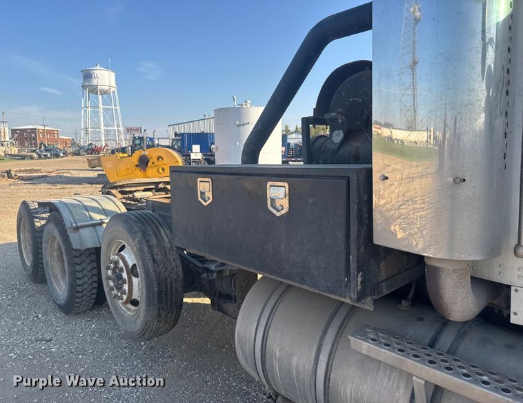 image for item ER2400 2006 Kenworth T800B winch truck