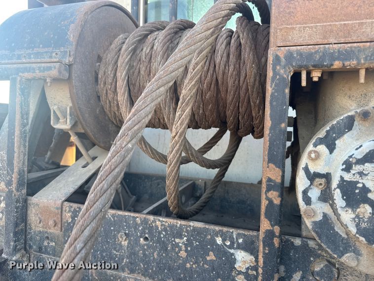 image for item ER2400 2006 Kenworth T800B winch truck