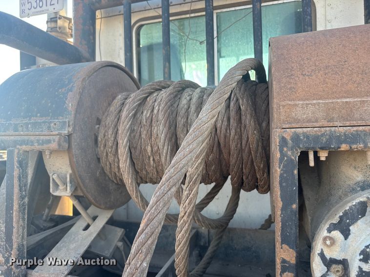 image for item ER2400 2006 Kenworth T800B winch truck