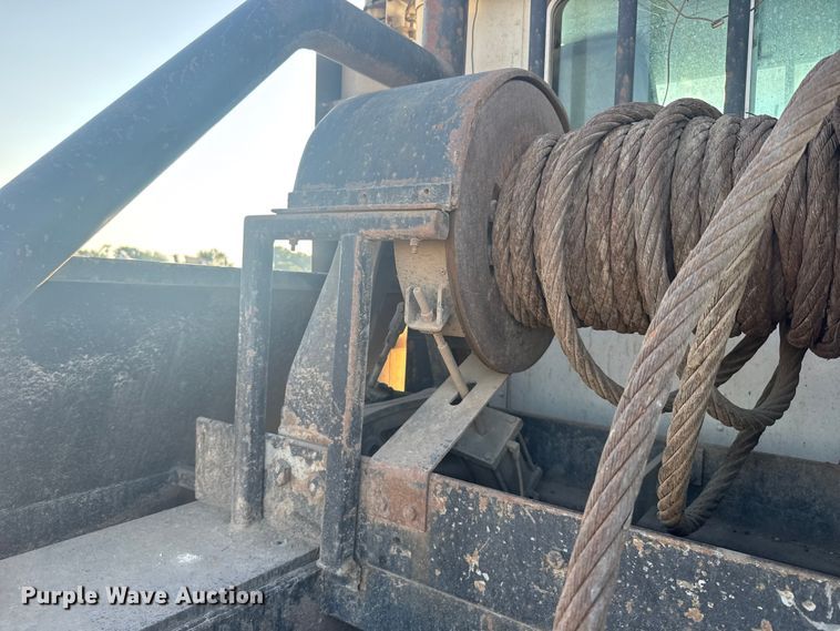 image for item ER2400 2006 Kenworth T800B winch truck