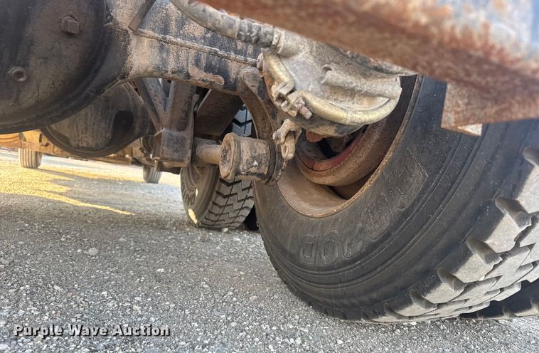 image for item ER2400 2006 Kenworth T800B winch truck