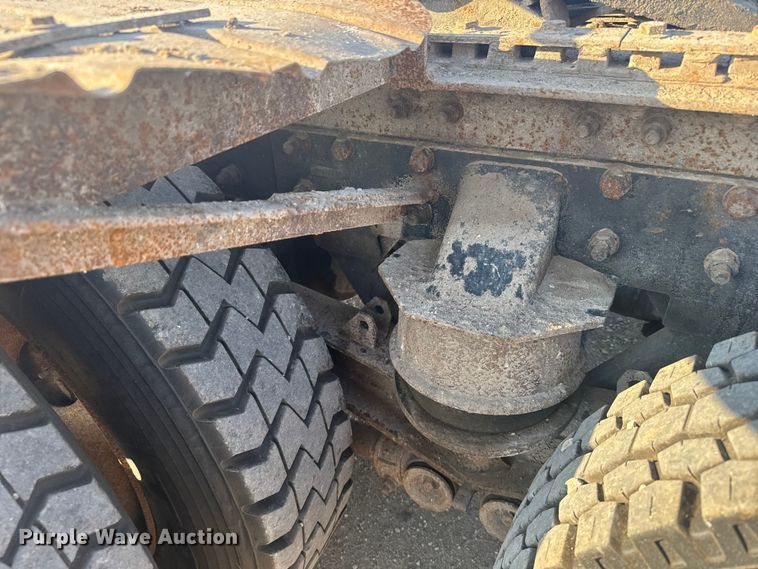 image for item ER2400 2006 Kenworth T800B winch truck