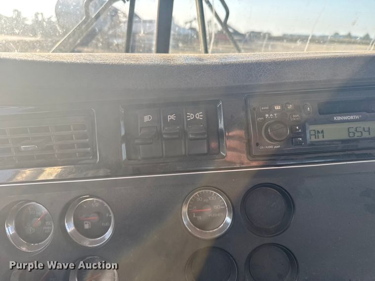 image for item ER2400 2006 Kenworth T800B winch truck